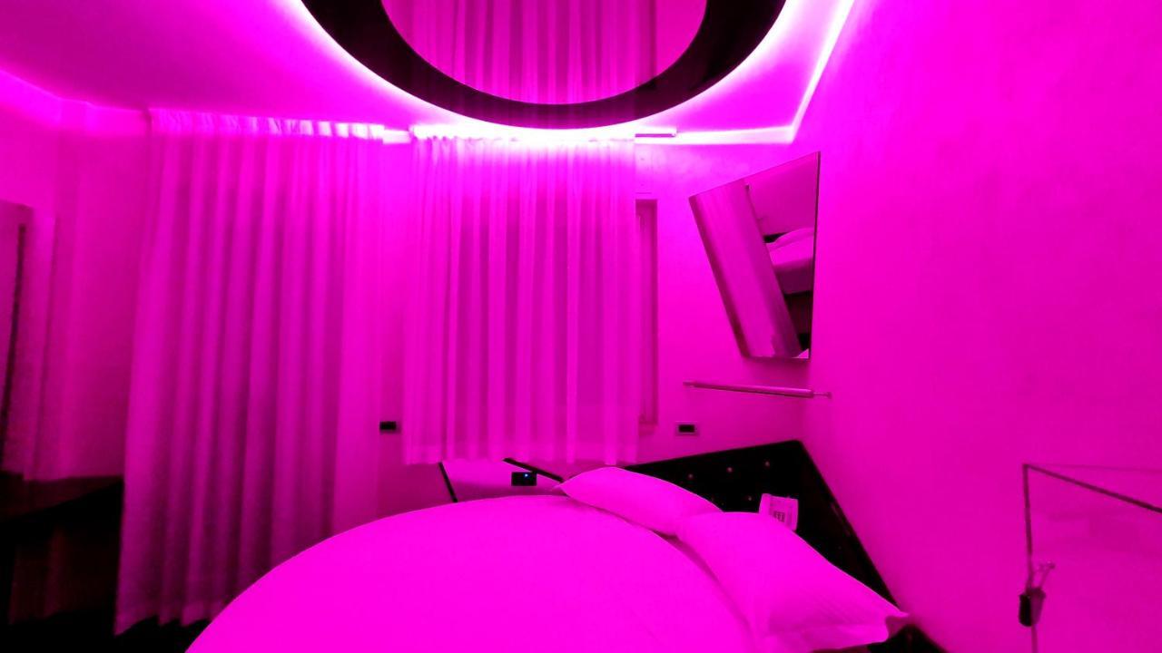 C Rooms - Love Motel Monza 시니셀로발사모 외부 사진